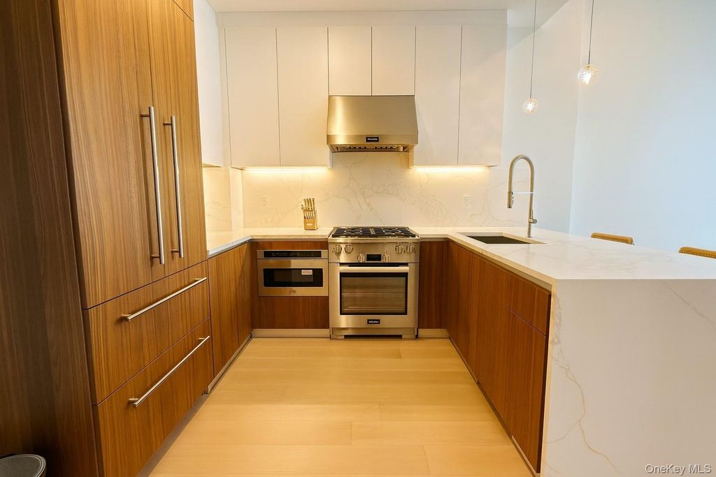 Photo of 35-32 Leavitt St St #PH H, Flushing, NY 11354 (MLS # 922105)