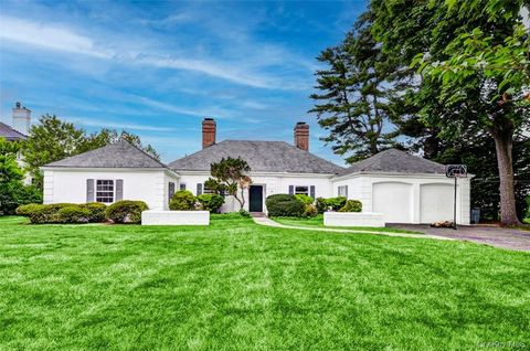 Homes For Rent - 632 Shore Acres Drive<br/> Mamaroneck, NY 10543