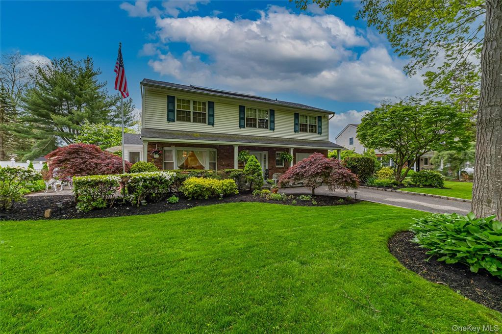Photo of 32 Dressler Road, Greenlawn, NY 11740 (MLS # 999945)
