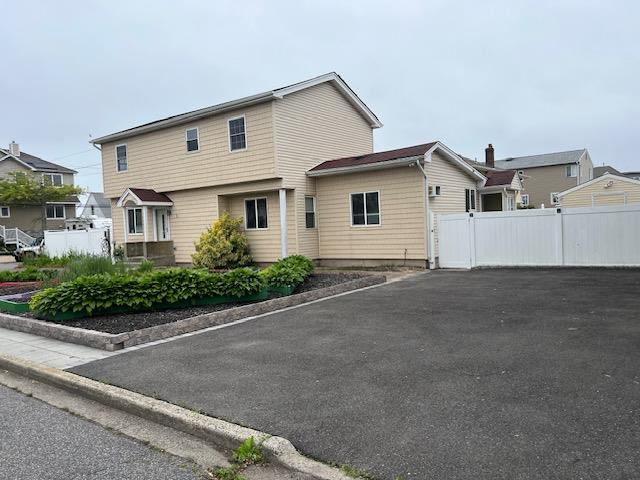 1 E Saltaire Road, Lindenhurst, New York image 2