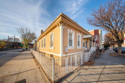 Photo of 2334 Sound Street, Astoria, NY 11105 (MLS # 981325)