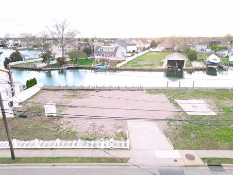 62 Alhambra Road Massapequa NY 11758