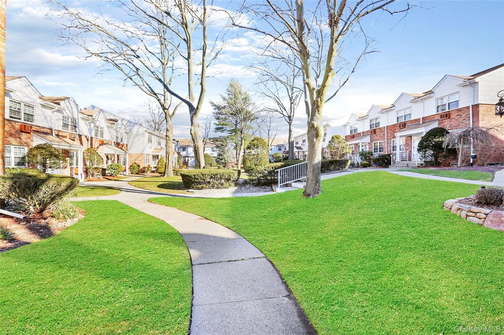 Photo of 120 Parkside #120, Suffern, NY 10901 (MLS # 945524)