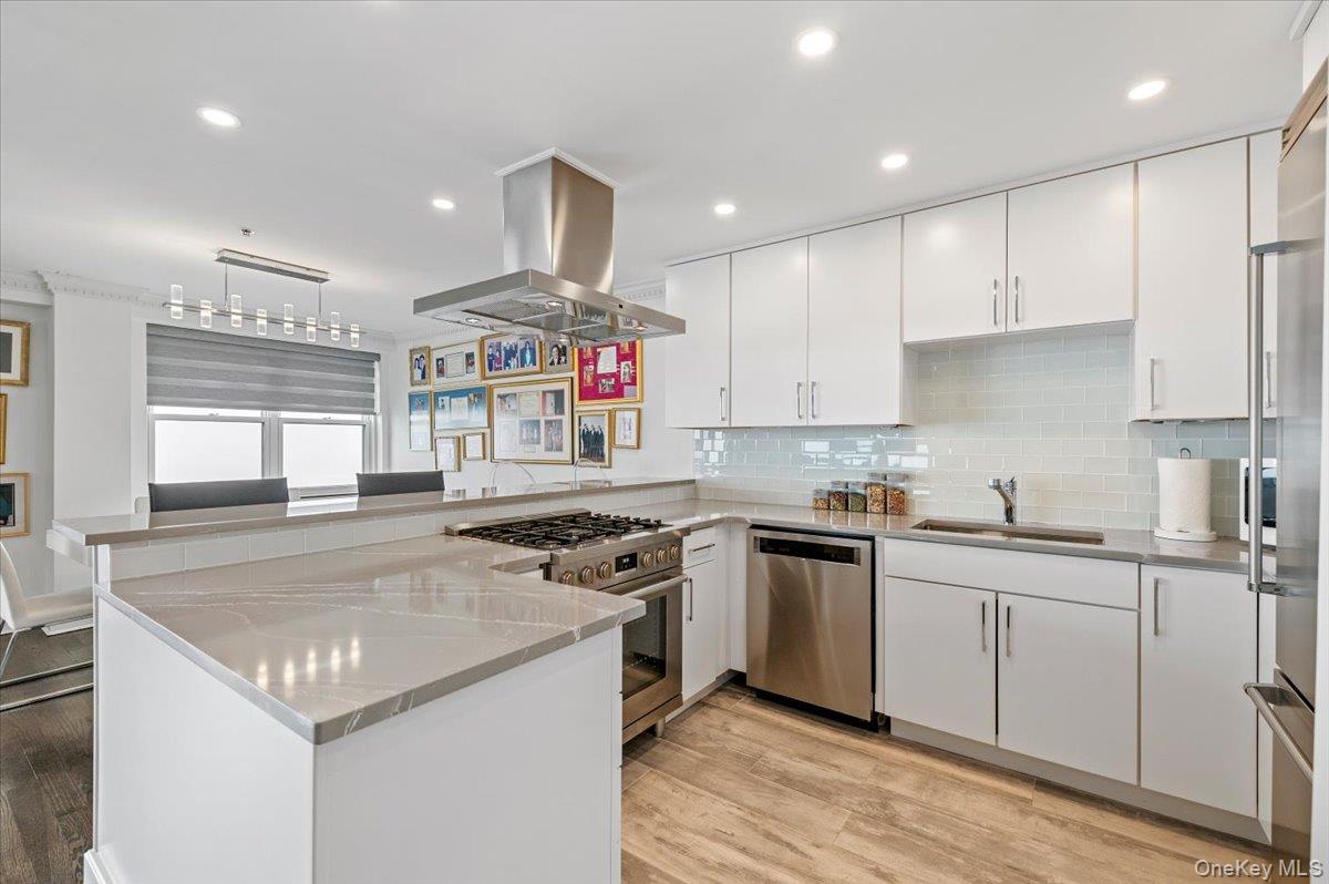 Long Beach, New York 11561, United States, 2 Bedrooms Bedrooms, ,2 BathroomsBathrooms,Residential,Active,102192