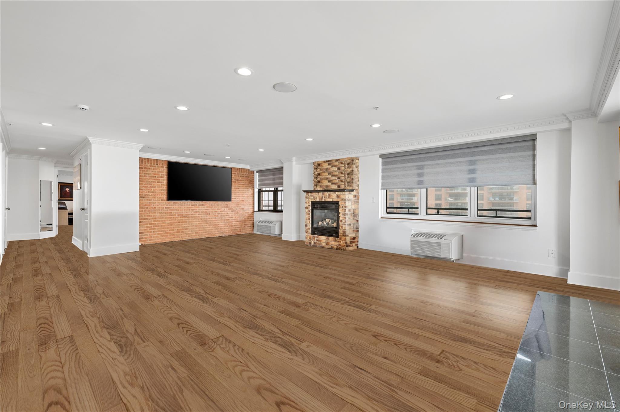 Long Beach, New York 11561, United States, 2 Bedrooms Bedrooms, ,2 BathroomsBathrooms,Residential,Active,102192