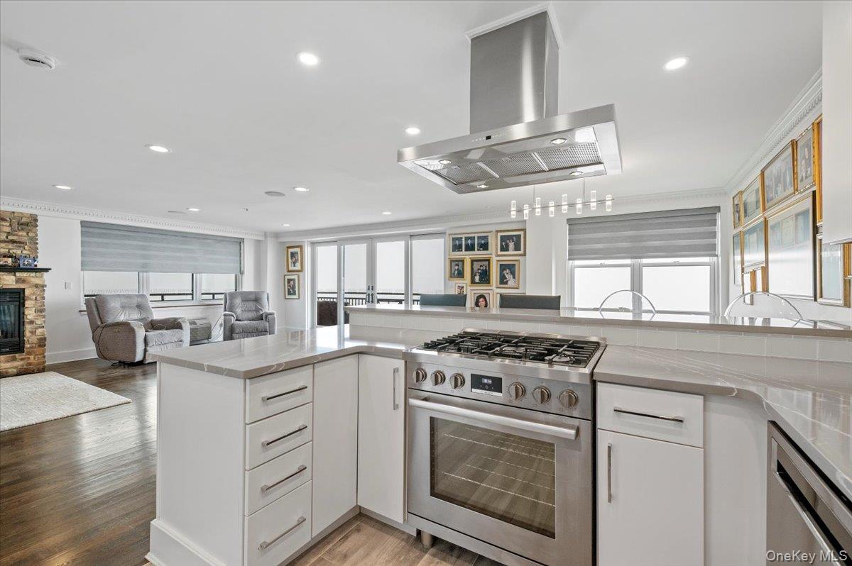 Long Beach, New York 11561, United States, 2 Bedrooms Bedrooms, ,2 BathroomsBathrooms,Residential,Active,102192