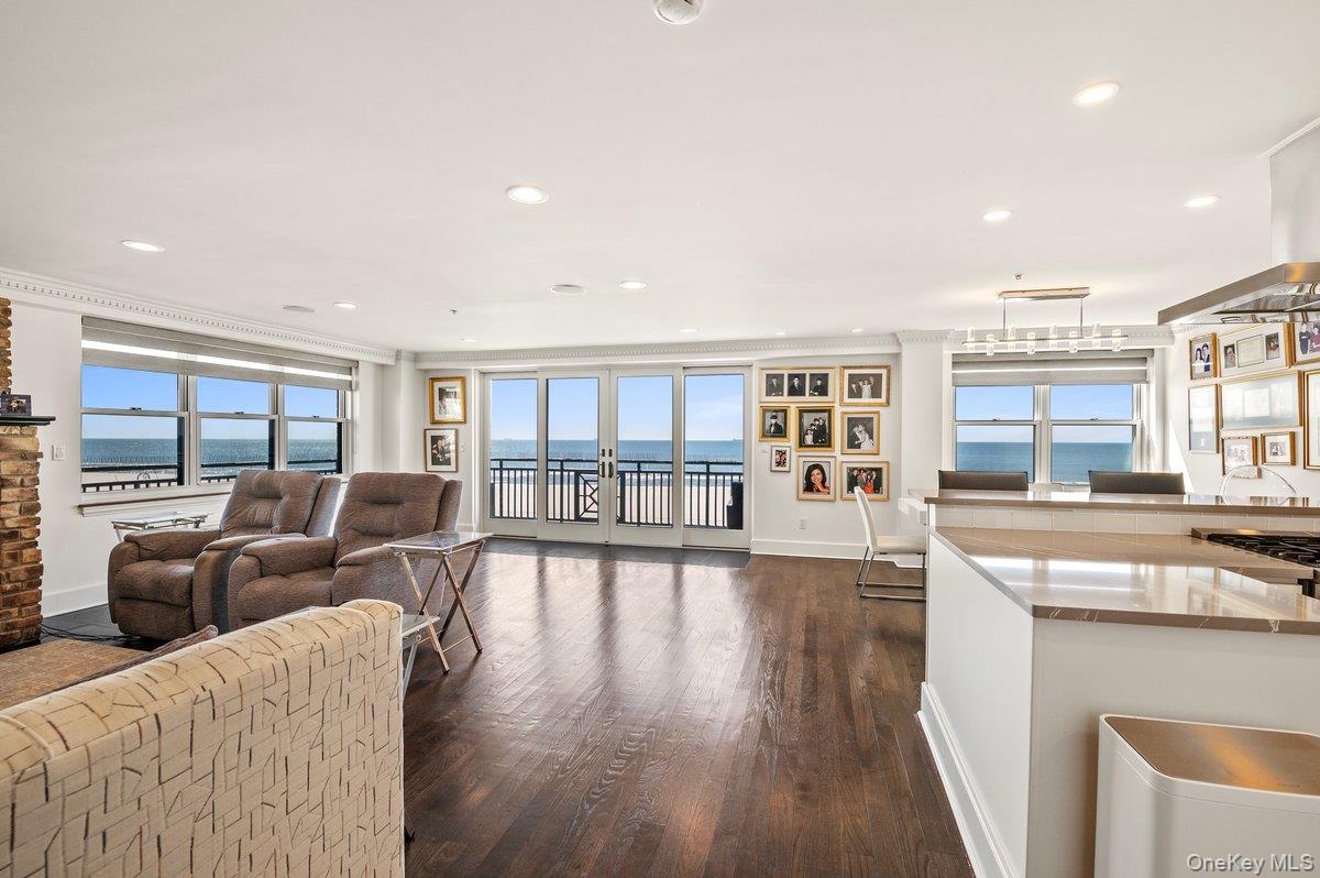 Long Beach, New York 11561, United States, 2 Bedrooms Bedrooms, ,2 BathroomsBathrooms,Residential,Active,102192