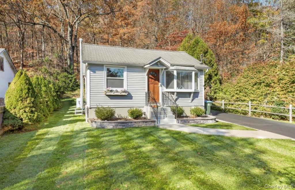Photo of 4 Village Drive, Greenwood Lake, NY 10925 (MLS # 1061323)