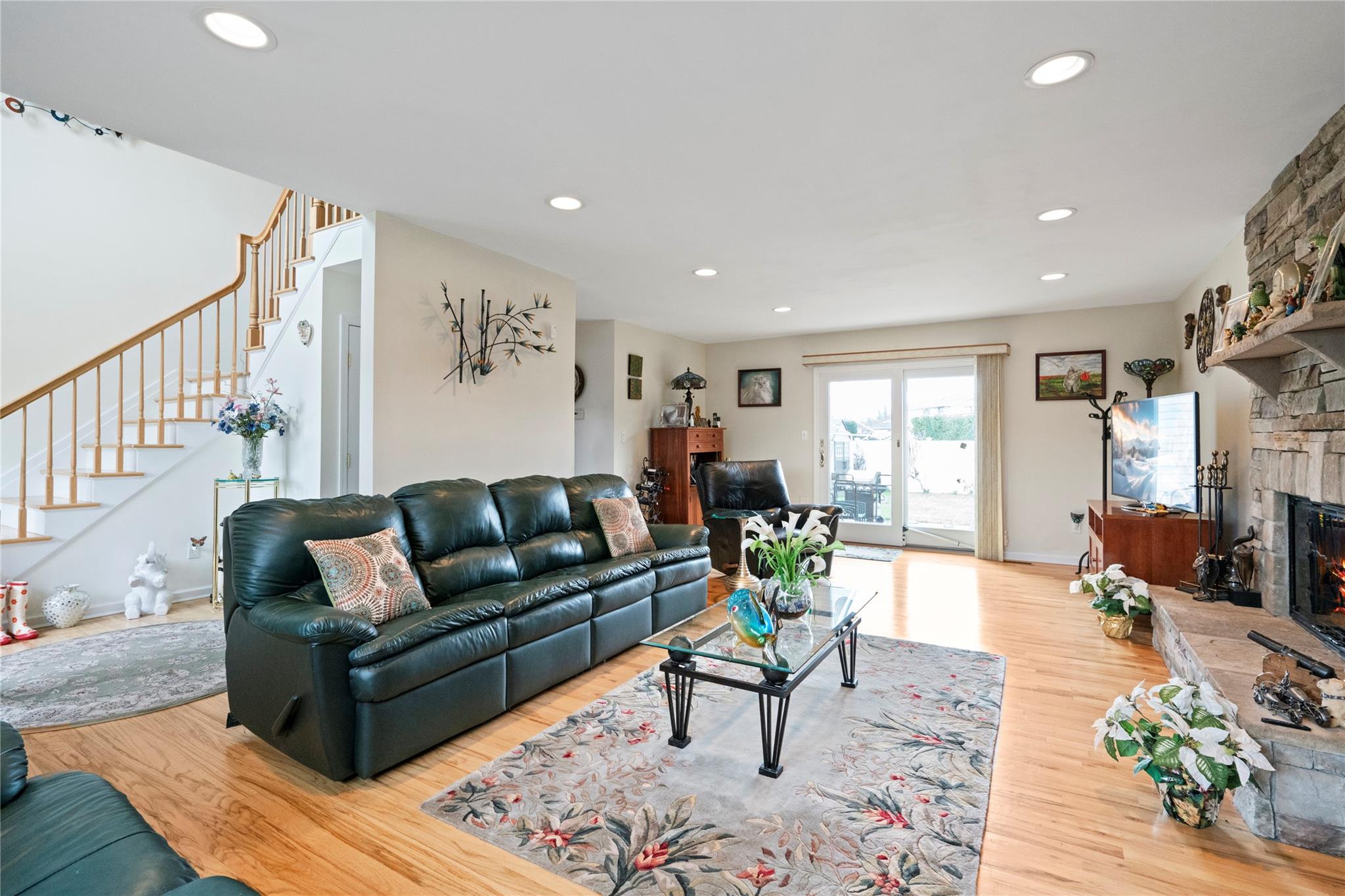 698 Herman Avenue, Franklin Square, New York image 3
