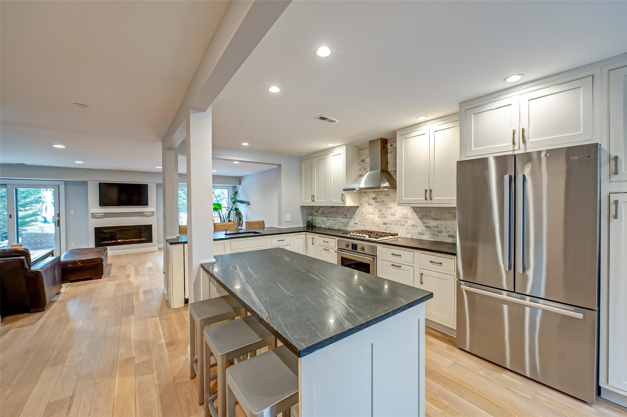 12 Sutton Place, Islip, New York image 2