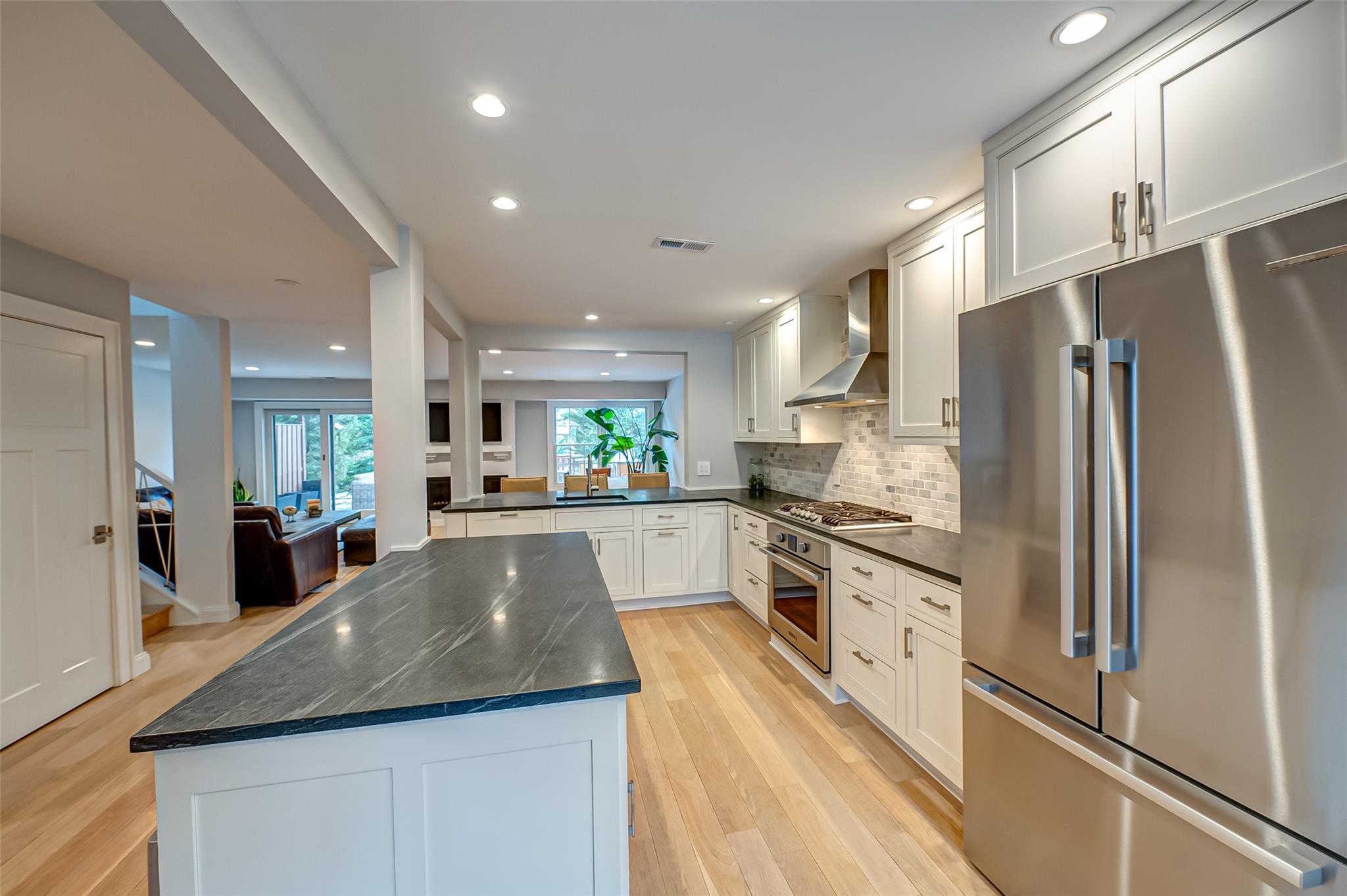 12 Sutton Place, Islip, New York image 3