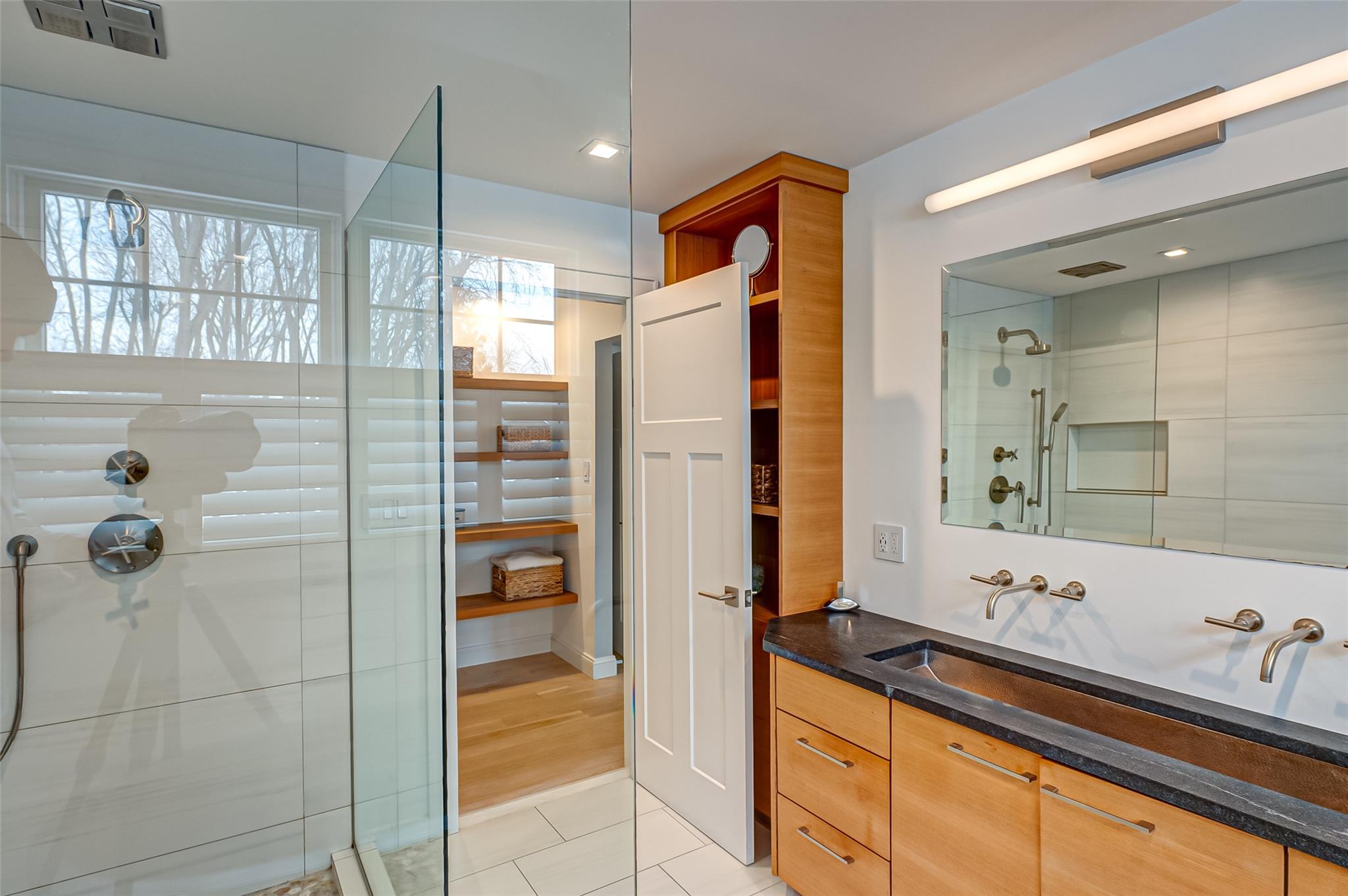 12 Sutton Place, Islip, New York image 19
