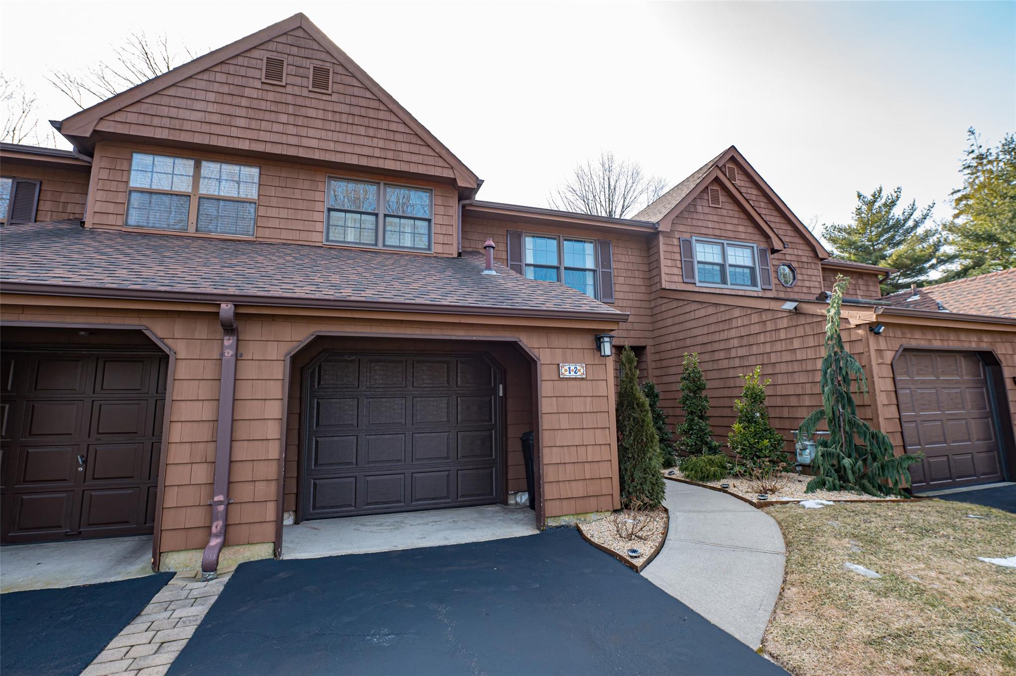 12 Sutton Place, Islip, New York image 1
