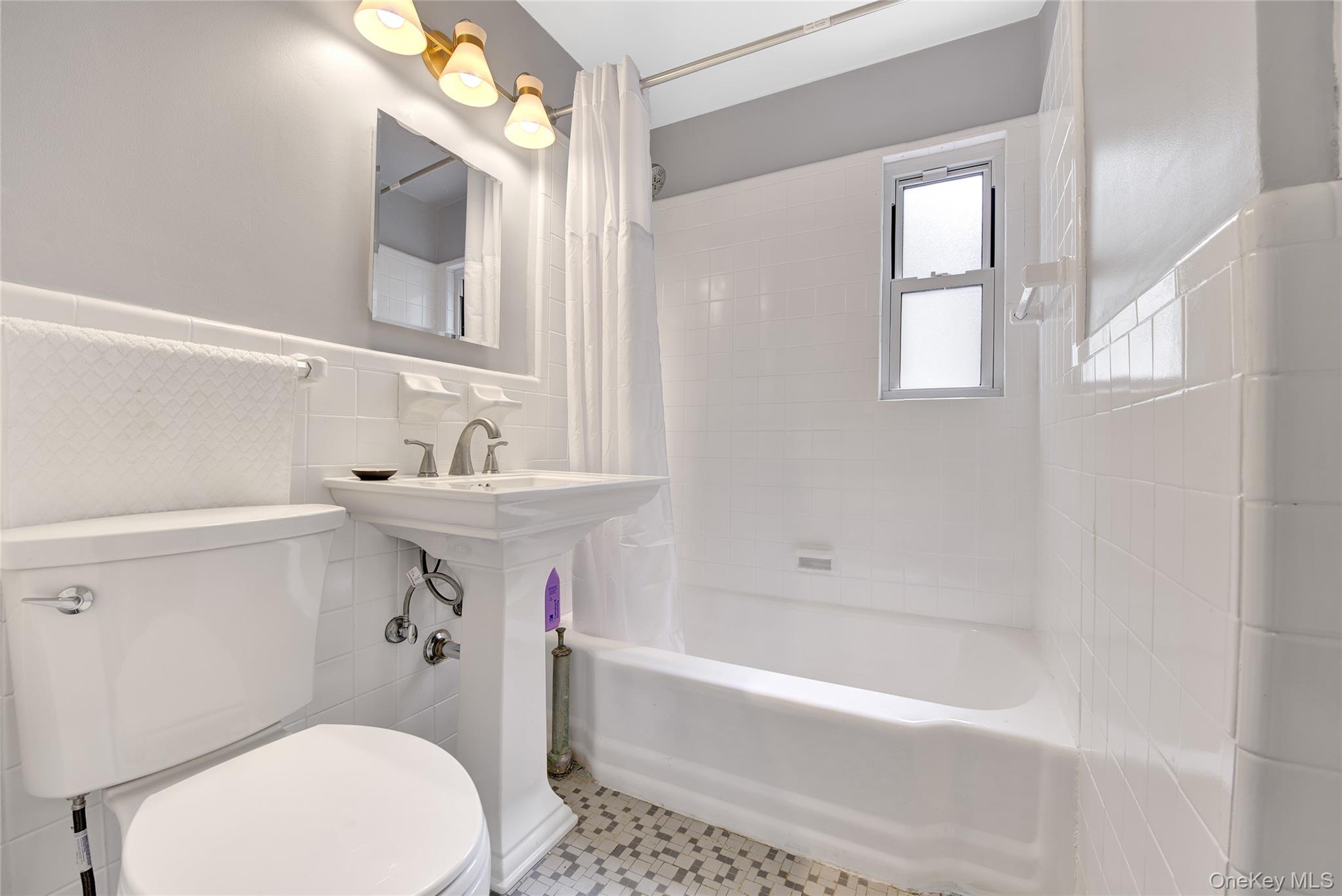 5116 Little Neck Parkway