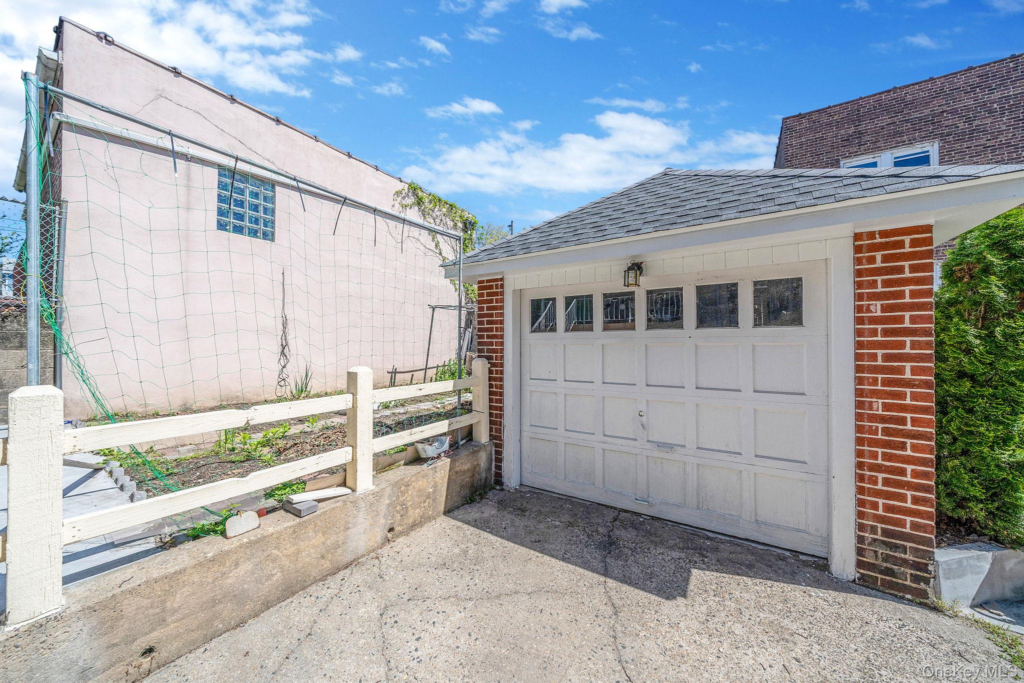 1954 Hone Avenue