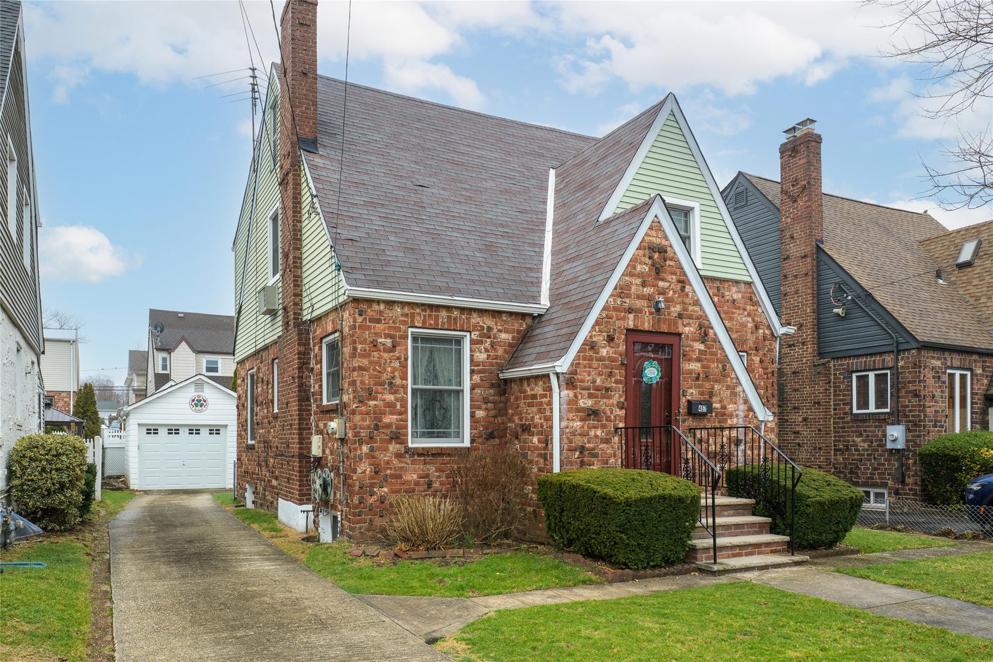 457 Pennsylvania Avenue, Williston Park, New York image 2