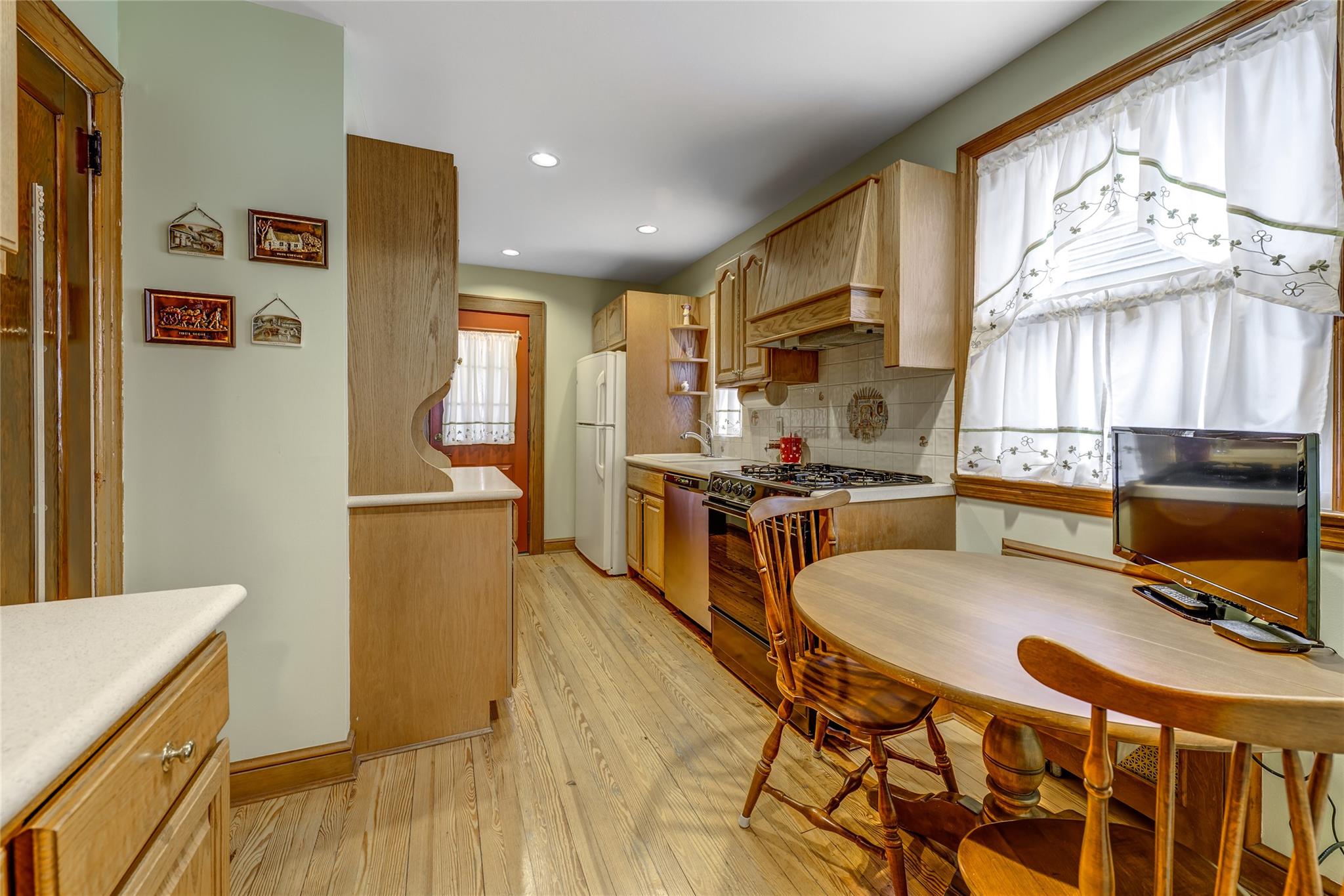 457 Pennsylvania Avenue, Williston Park, New York image 10