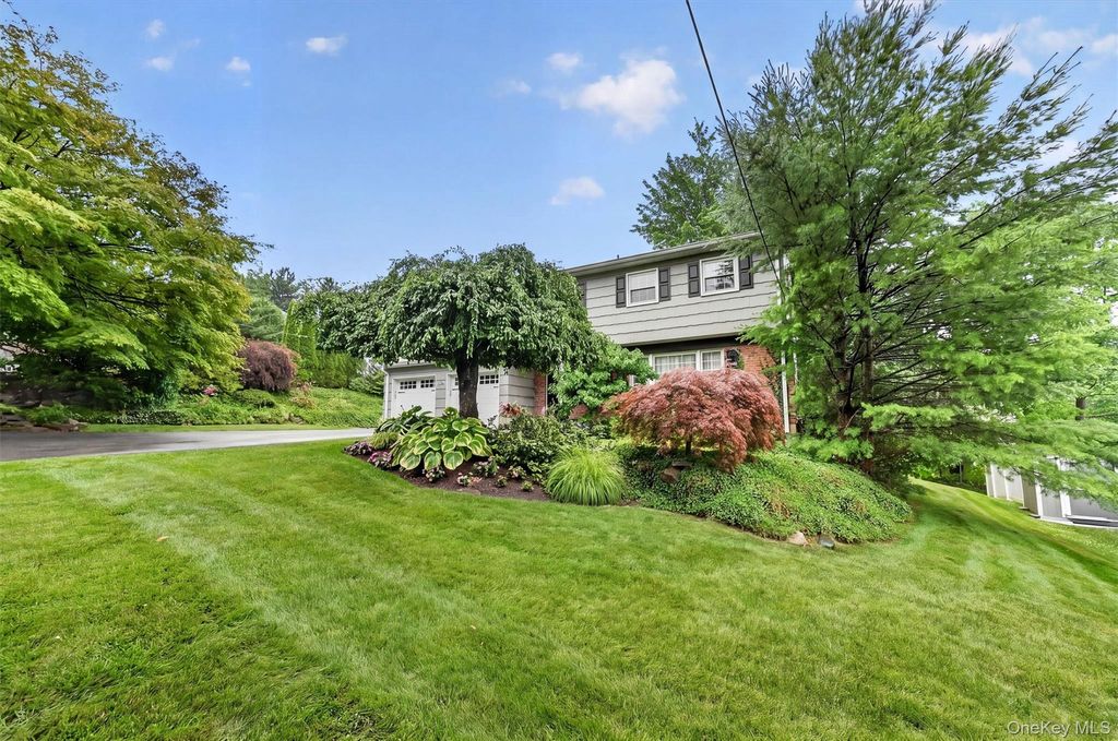 Photo of 14 Tyler Place, Nanuet, NY 10954 (MLS # 1012908)