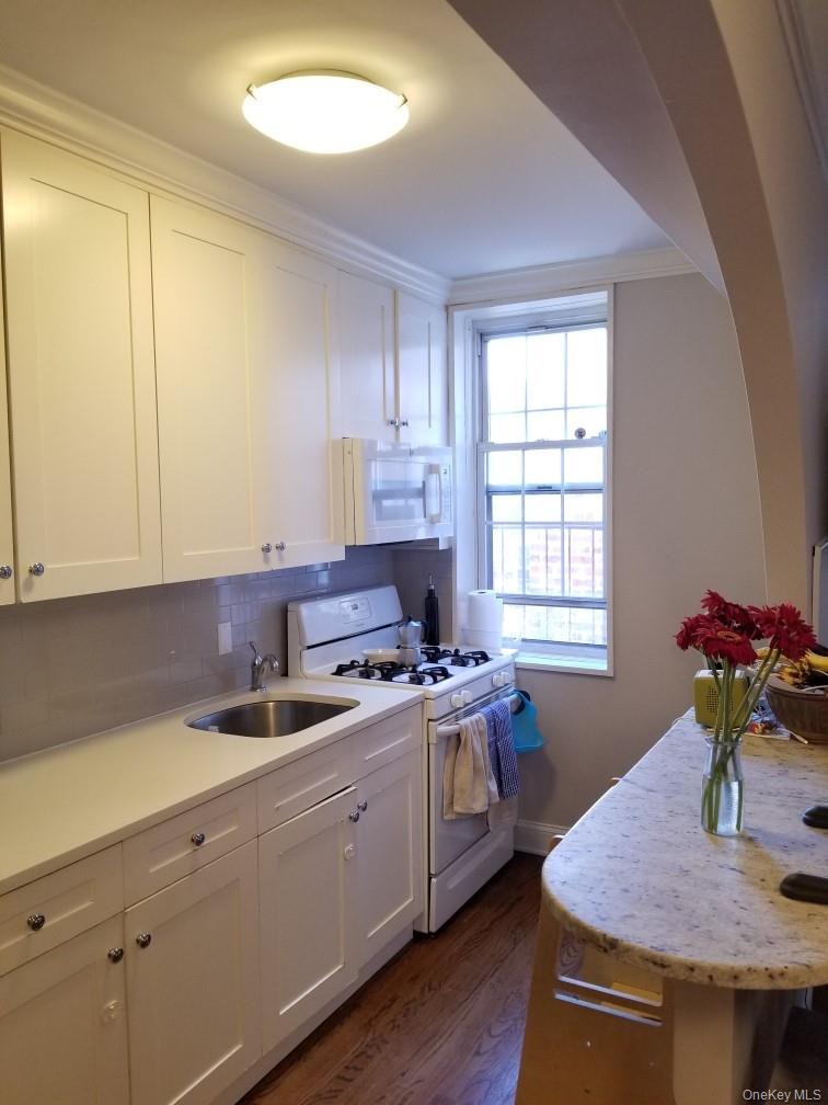 760 Bronx River Road A68