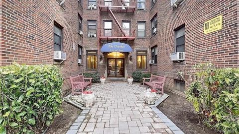 Homes For Sale - 8384 116th Street #5G<br/> Kew Gardens, NY 11415