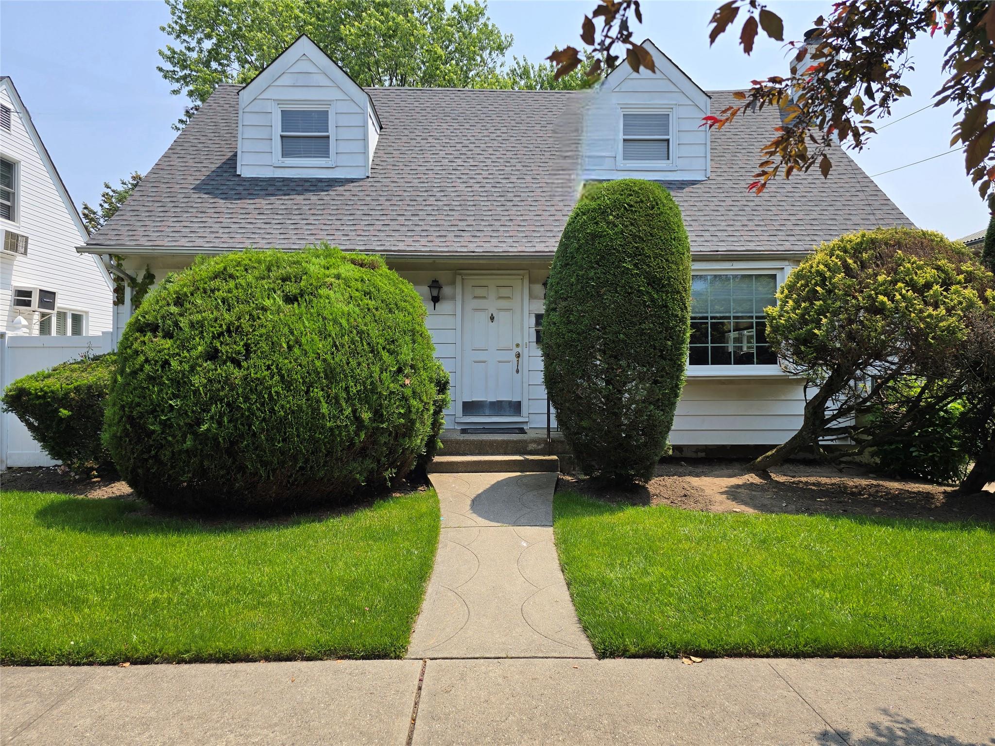 Property for Sale at 87th Street, Howard Beach, Queens, NY - Bedrooms: 4 
Bathrooms: 2 
Rooms: 8  - $999,000