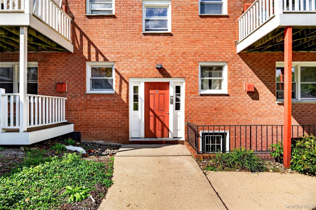 Photo of 8 Bon Aire Circle #104, Suffern, NY 10901 (MLS # 1037692)