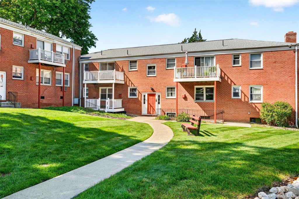 Photo of 8 Bon Aire Circle #104, Suffern, NY 10901 (MLS # 1037692)