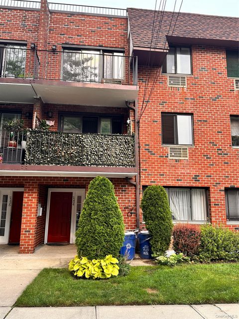 Condo For Sale - 71-34 163rd Street #3<br/> Fresh Meadows, NY 11365