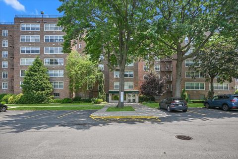 211-40 18th Avenue Unit 4A, Bayside, NY 11360 - MLS#: 874738