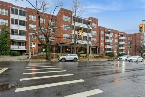 Homes For Sale - 1 Kensington Gate #PH9<br/> Great Neck, NY 11021