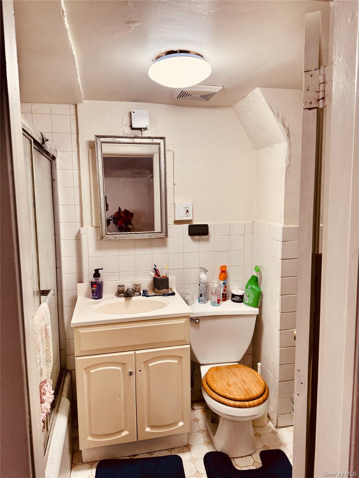 138 W Kingsbridge Road