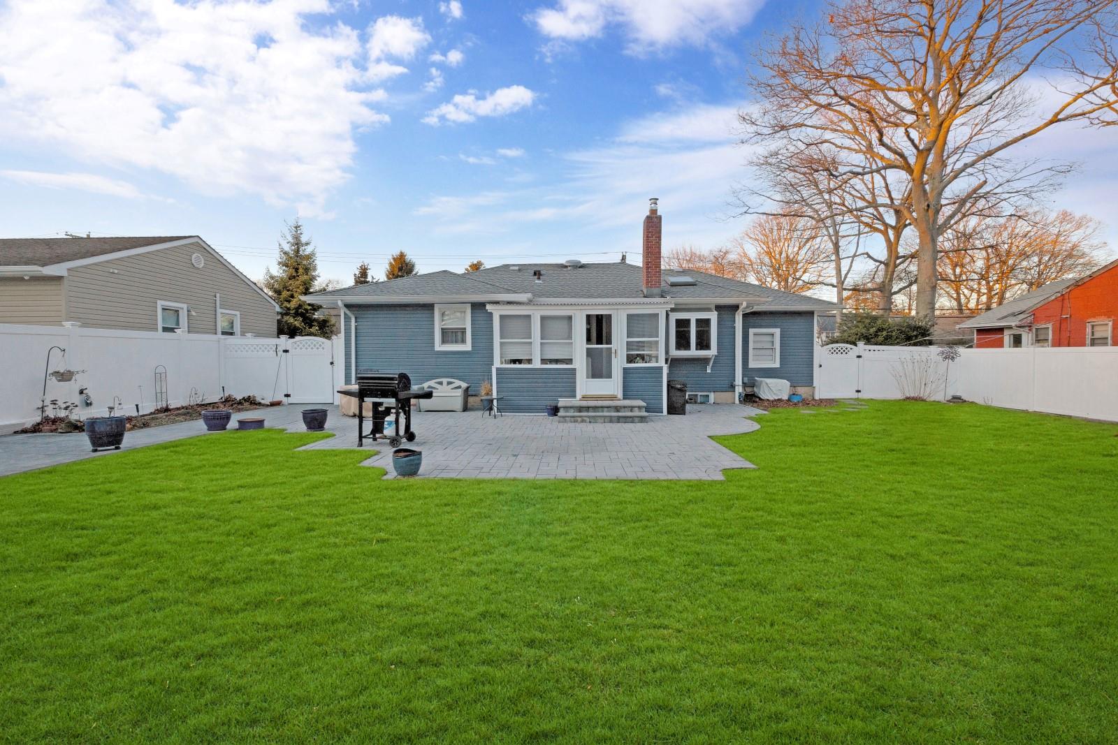 56 Vermont Street, Melville, New York image 22