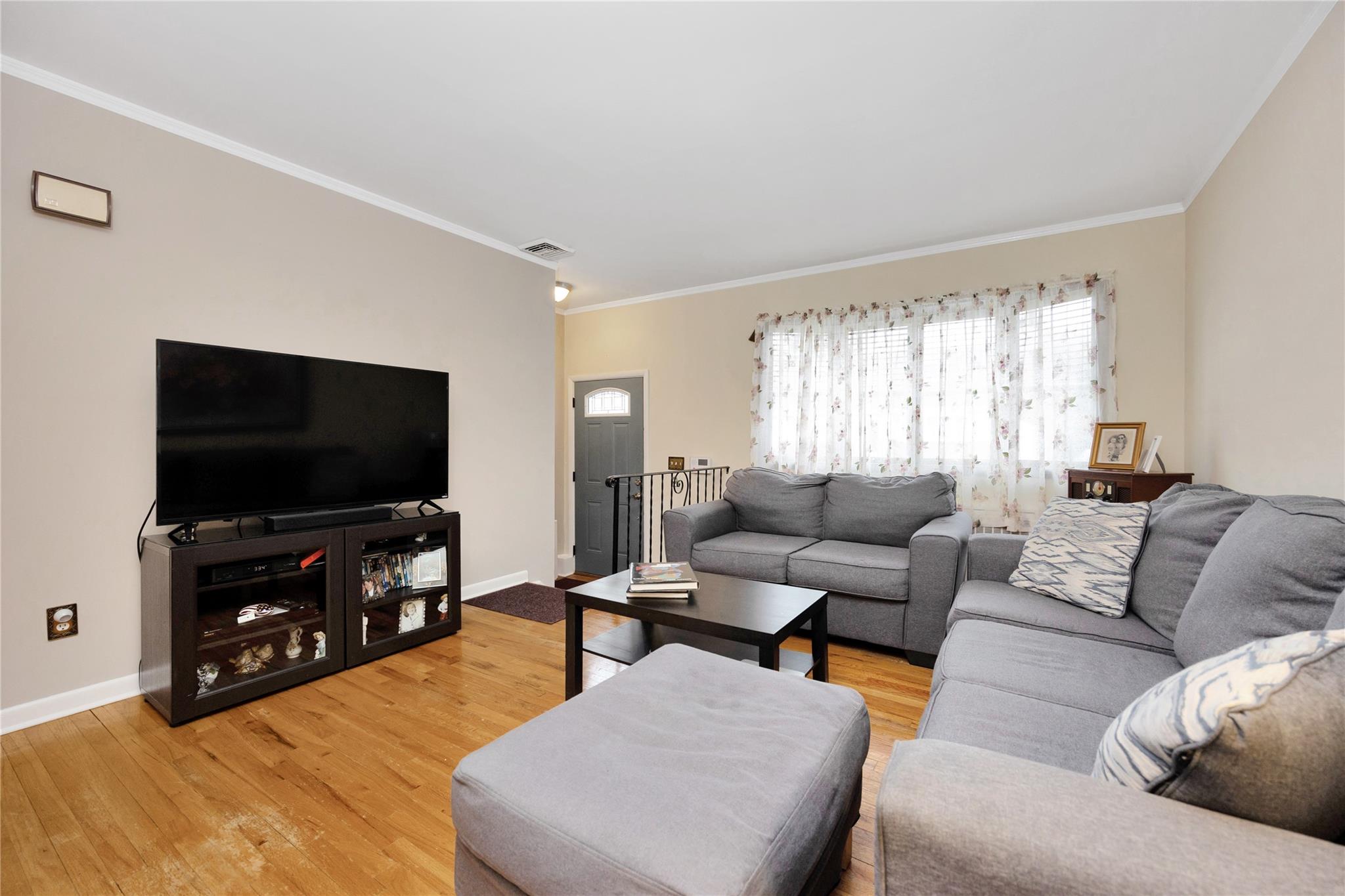 56 Vermont Street, Melville, New York image 6