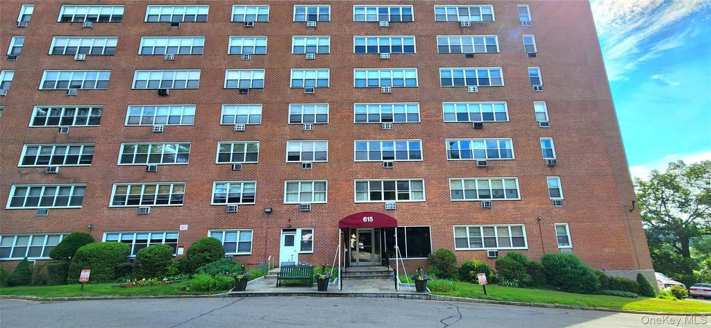 Photo of 615 Palmer Road #101, Yonkers, NY 10701 (MLS # 1011122)