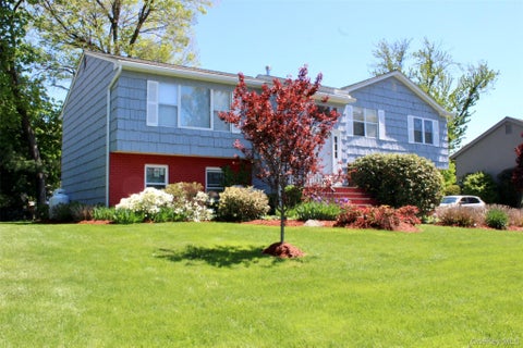 Homes For Sale - 27 Skyview Lane<br/> New Rochelle, NY 10804
