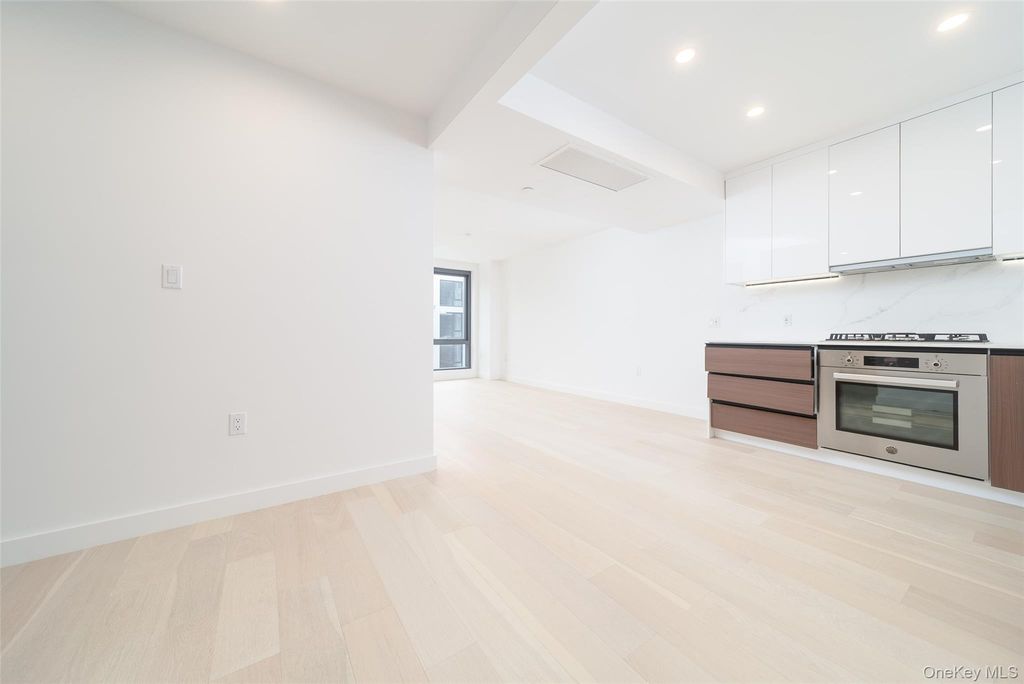 Photo of 14449 Northern Boulevard #316, Flushing, NY 11354 (MLS # 963051)
