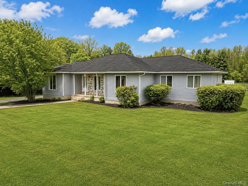 Photo of 354 Petticoat Lane, Bloomingburg, NY 12721 (MLS # 997609)