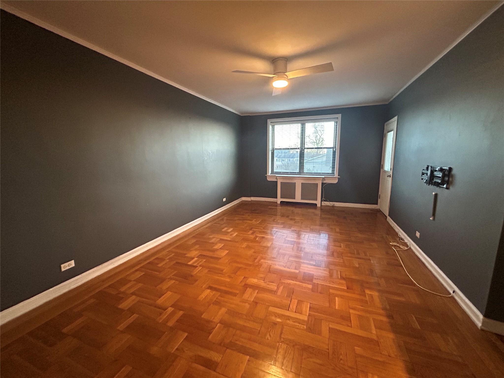 470 N Broadway B27