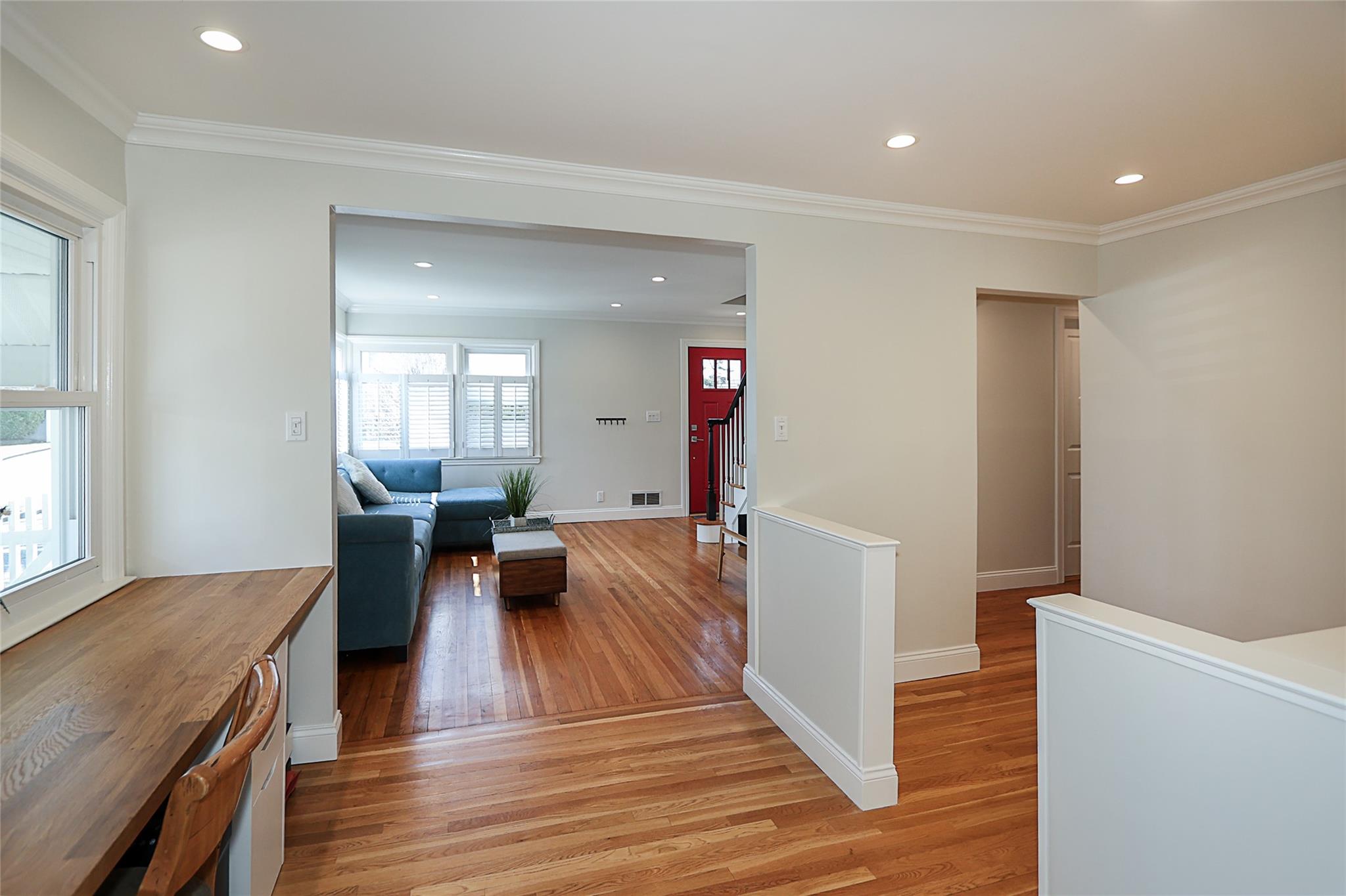 Oyster Bay, New York 11791, United States, 4 Bedrooms Bedrooms, ,2 BathroomsBathrooms,Residential,Active,96408