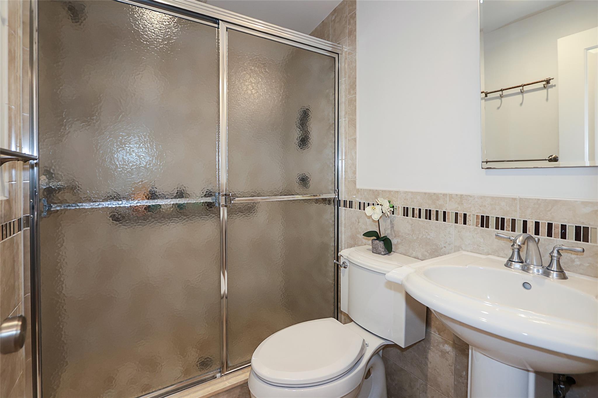 Oyster Bay, New York 11791, United States, 4 Bedrooms Bedrooms, ,2 BathroomsBathrooms,Residential,Active,96408