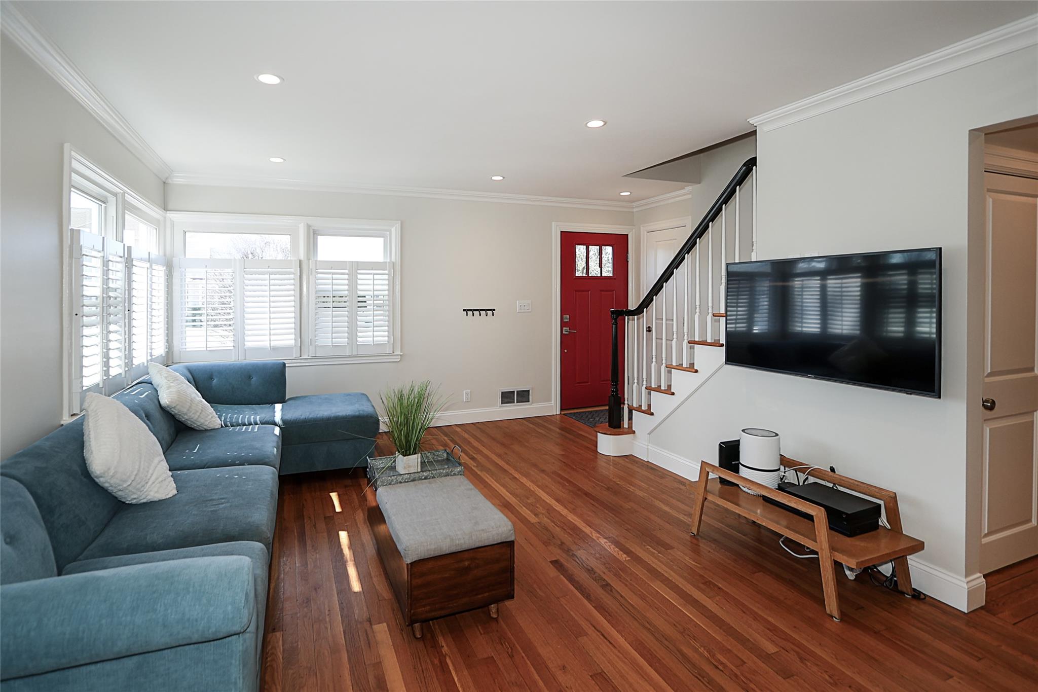 Oyster Bay, New York 11791, United States, 4 Bedrooms Bedrooms, ,2 BathroomsBathrooms,Residential,Active,96408