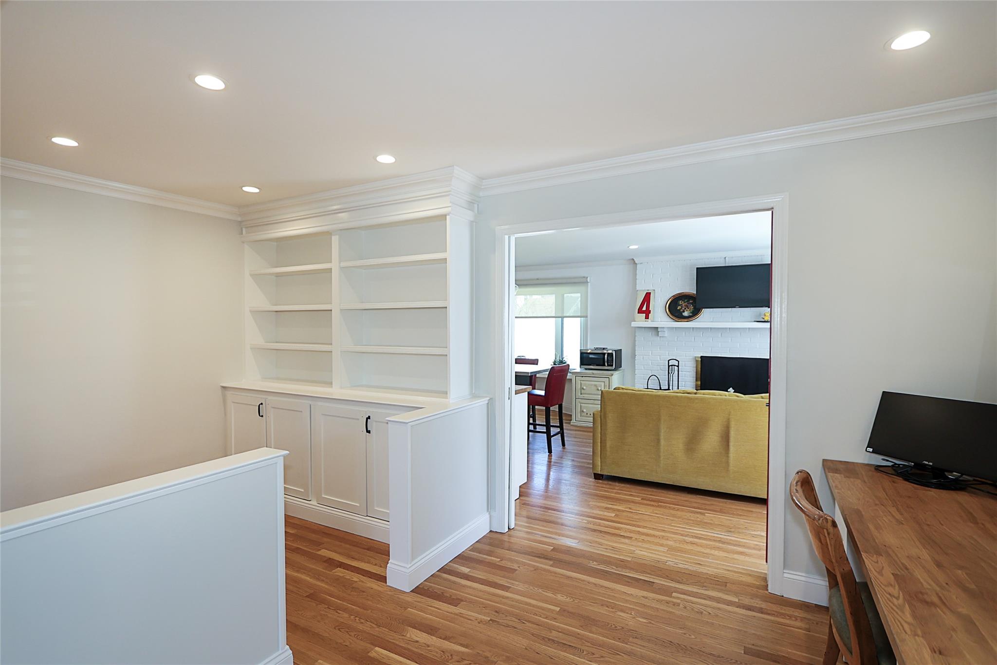 Oyster Bay, New York 11791, United States, 4 Bedrooms Bedrooms, ,2 BathroomsBathrooms,Residential,Active,96408