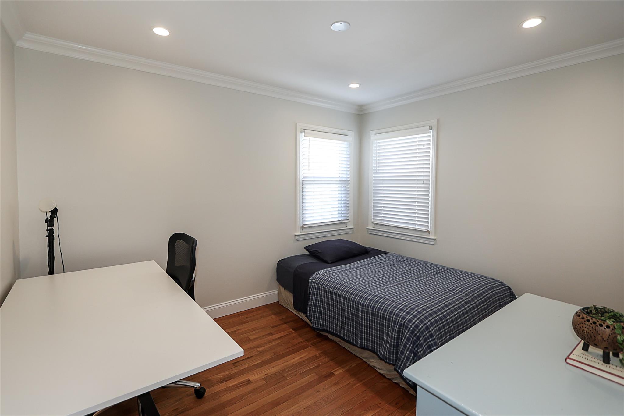 Oyster Bay, New York 11791, United States, 4 Bedrooms Bedrooms, ,2 BathroomsBathrooms,Residential,Active,96408