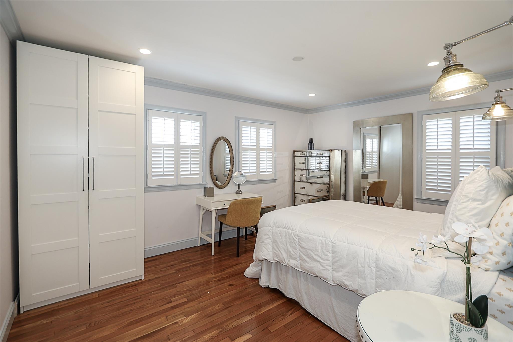 Oyster Bay, New York 11791, United States, 4 Bedrooms Bedrooms, ,2 BathroomsBathrooms,Residential,Active,96408