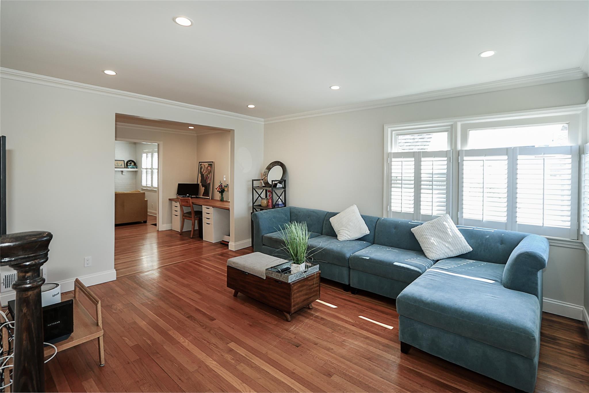 Oyster Bay, New York 11791, United States, 4 Bedrooms Bedrooms, ,2 BathroomsBathrooms,Residential,Active,96408