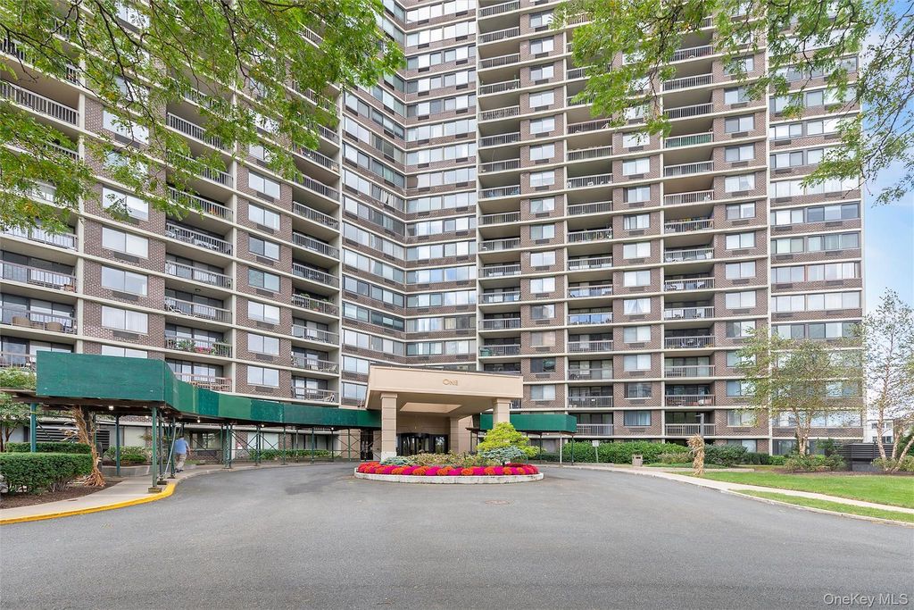 Photo of 1 Bay Club Drive #4R, Bayside, NY 11360 (MLS # 941903)