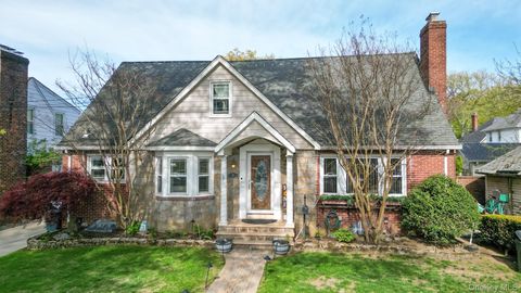 Multifamily For Sale - 85 Hinsdale Avenue<br/> Floral Park, NY 11001