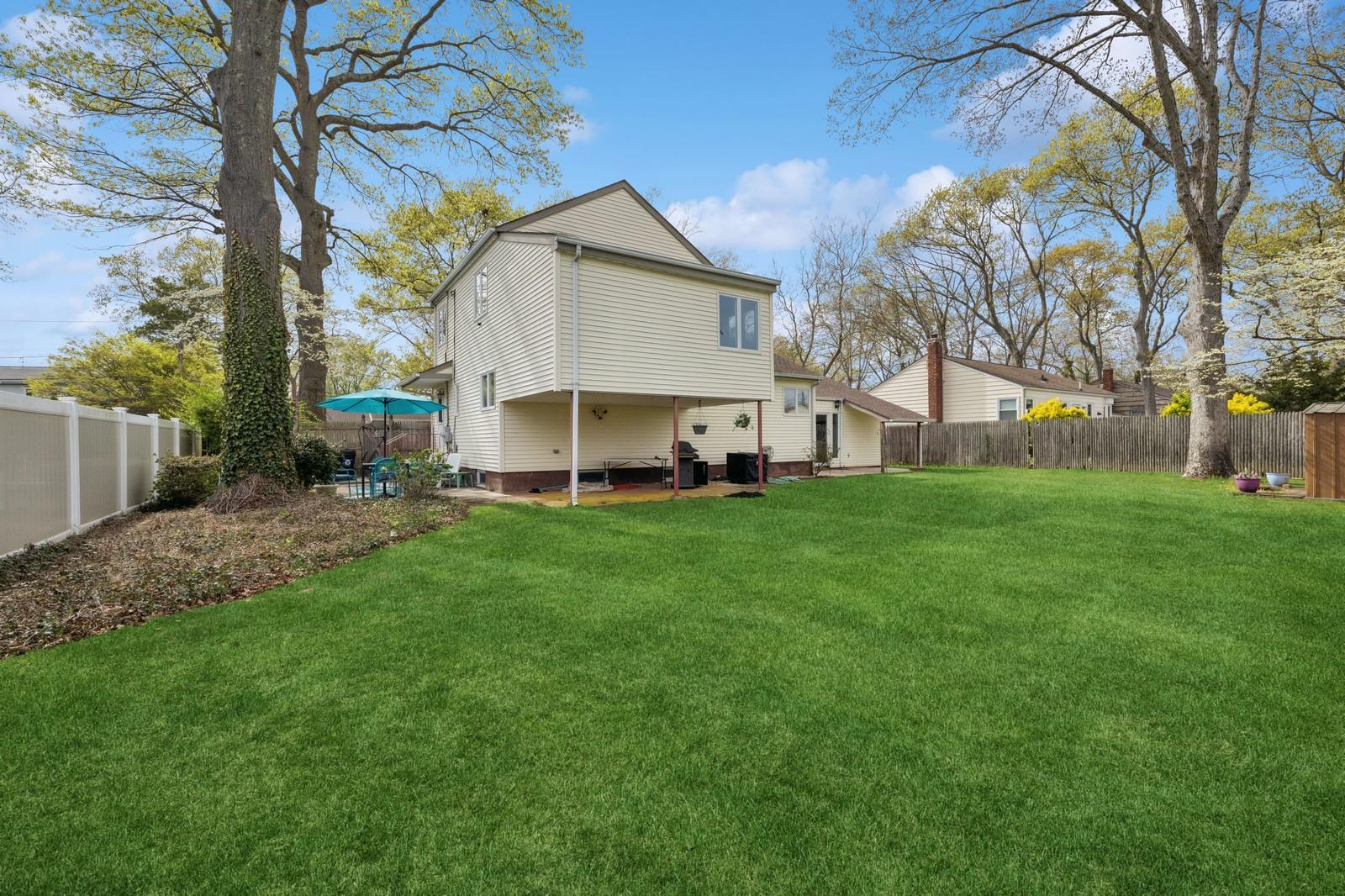 6 E Haven Lane, East Northport, New York image 20