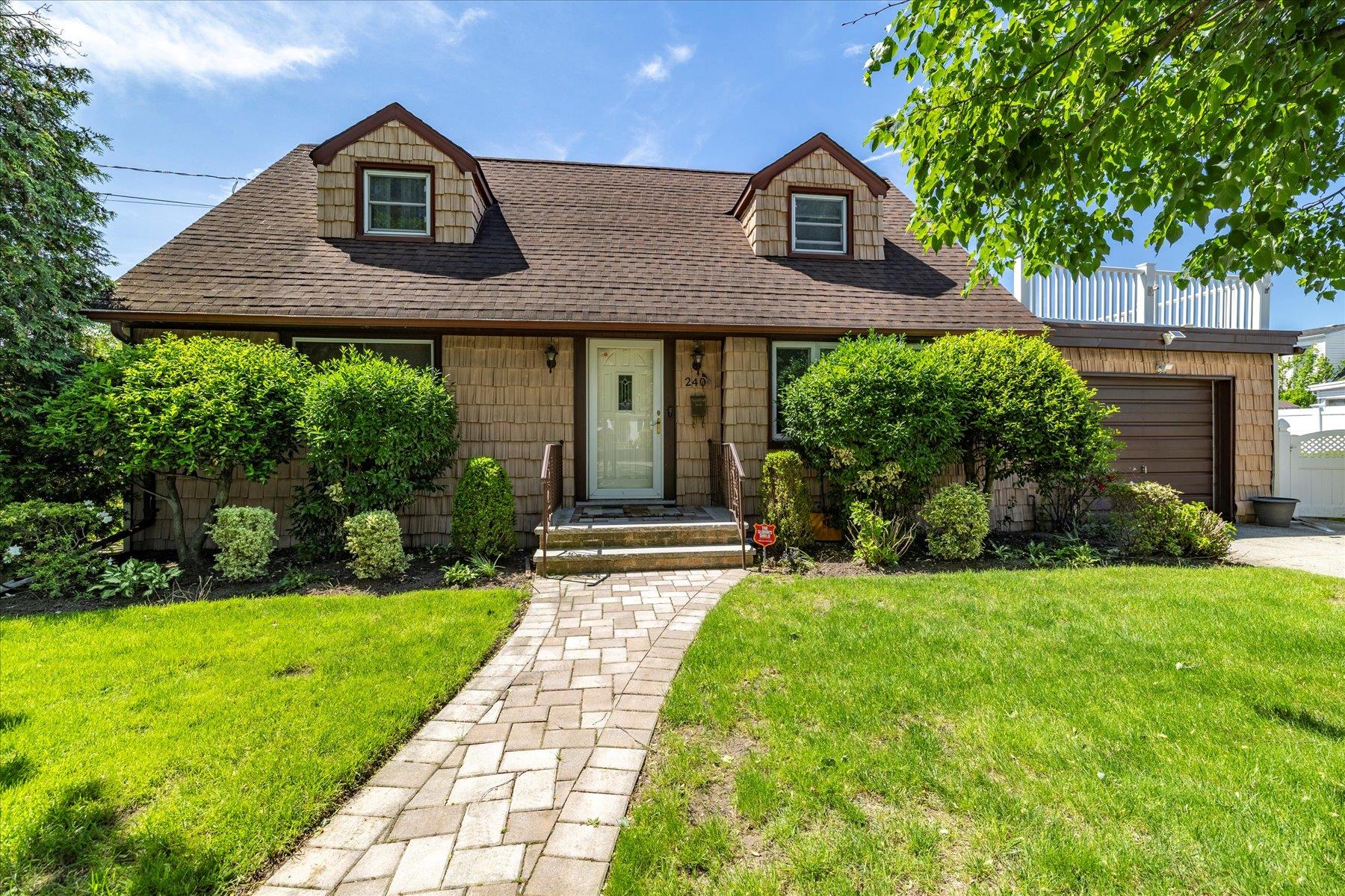240 N. Cottage Street, Valley Stream, New York image 1
