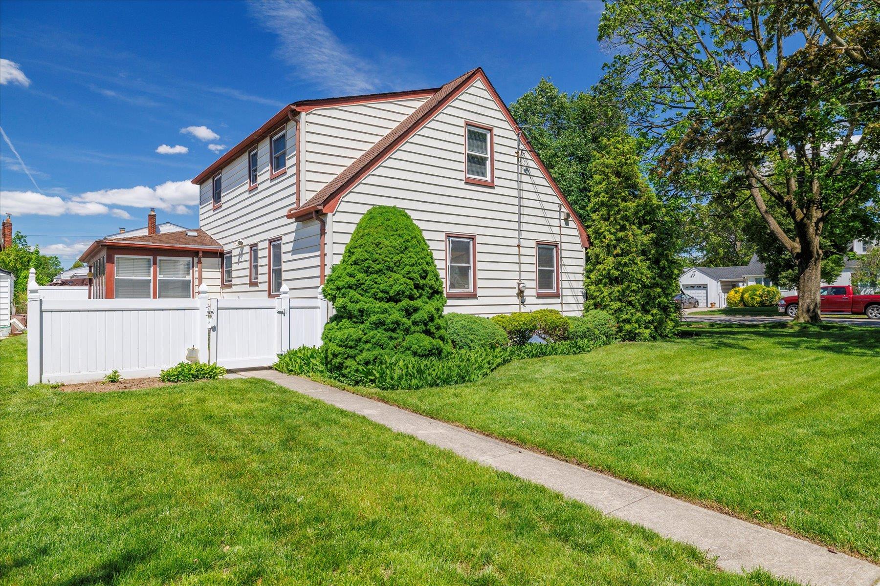 240 N. Cottage Street, Valley Stream, New York image 22